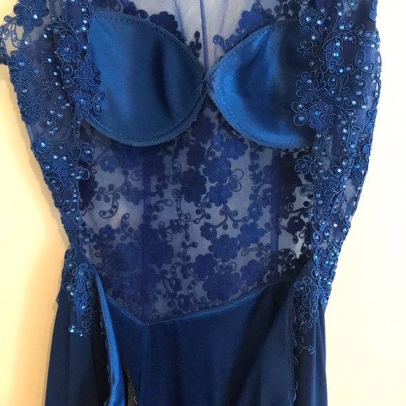 Beautiful blue prom dress - Picture 2 of 8